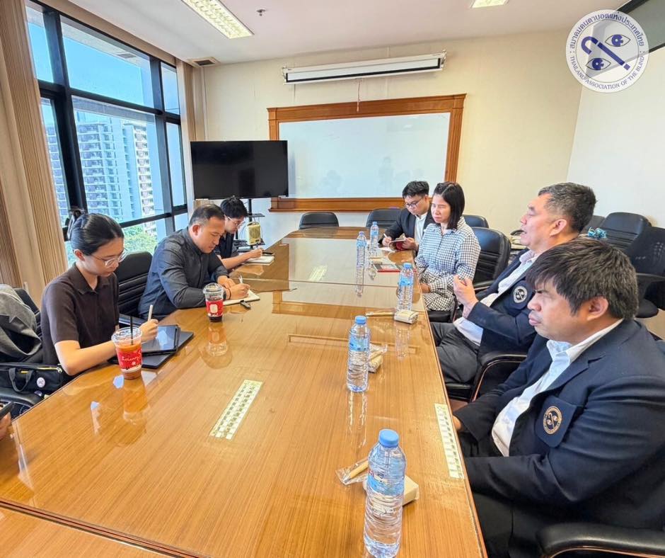  นายเอกกมล แพทยานันท์ นายเทวพงษ์ พวงเพชร และ ดร.นันทนุช สุวรรณาวุธ แลกเปลี่ยนความคิดเห็นกับ ผู้ช่วยศาสตราจารย์ ดร.ภาณุภัทร จิตเที่ยง 