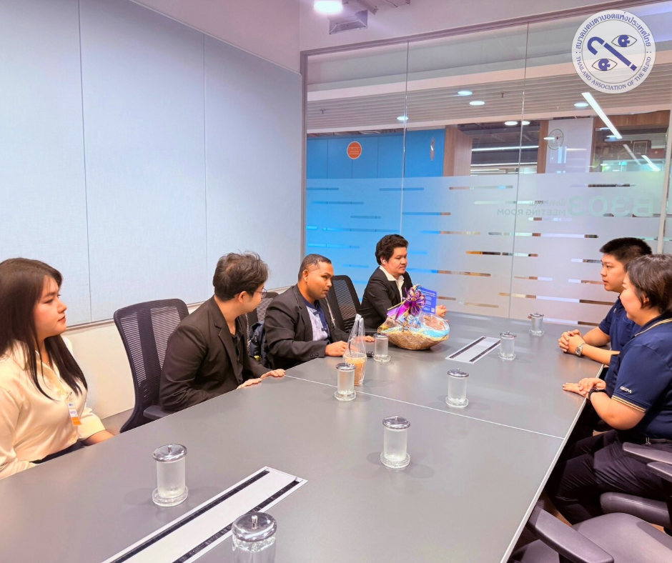 นายชัชชัย วิจิตรจรรยา และนายสุนทร สุขชา ร่วมพูดคุยกับทางบริษัททางด่วนและรถไฟฟ้า