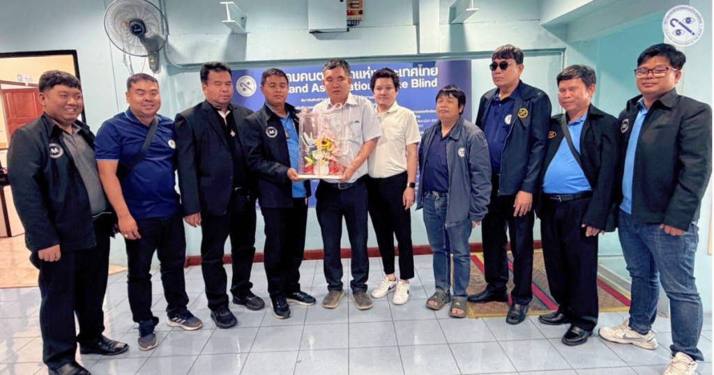 สมาคมคนตาบอดนครราชสีมา มอบกระเช้าสวัสดีปีใหม่ แก่นายเอกกกมล แพทยานันท์ นายกสมาคมคนตาบอดแห่งประเทศไทย