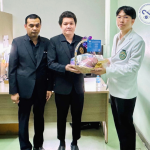 นายชัชชัย วิจิตรจรรยา และนายพรชัย กลับวิหก มอบกระเช้าสวัสดีปีใหม่ ให้กับพท., พท.ป. ธนิสร ศรีวานิชภูมิ